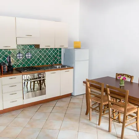 Cava Francese Apartmanhotel *